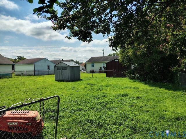 3902 Yorktown Dr, Hopewell, VA 23860
