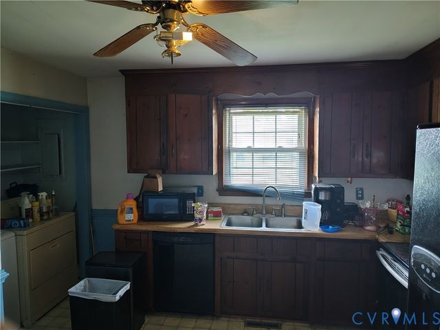 3902 Yorktown Dr, Hopewell, VA 23860