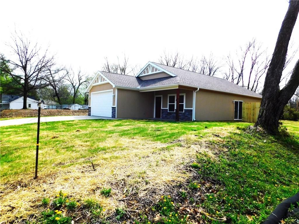 507 W 3rd Street, Holden, MO 64040