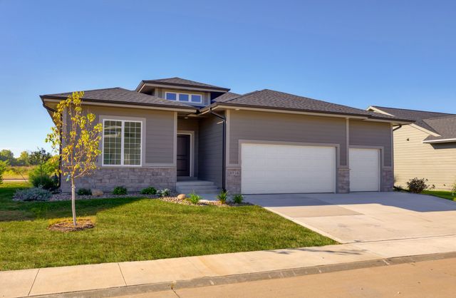 8916 Beery Place, Johnston, IA 50131