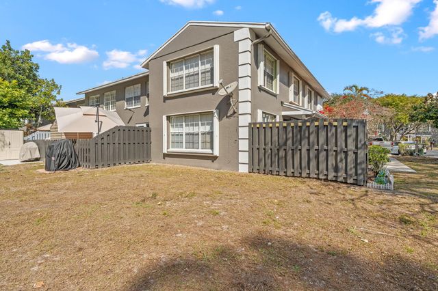 5130 Society Place W H, West Palm Beach, FL 33415