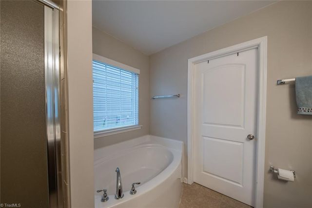 1460 Land Grove Drive, Kernersville, NC 27284
