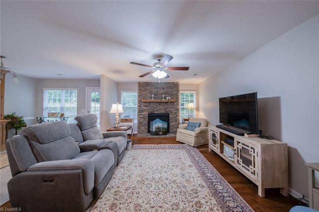 1460 Land Grove Drive, Kernersville, NC 27284
