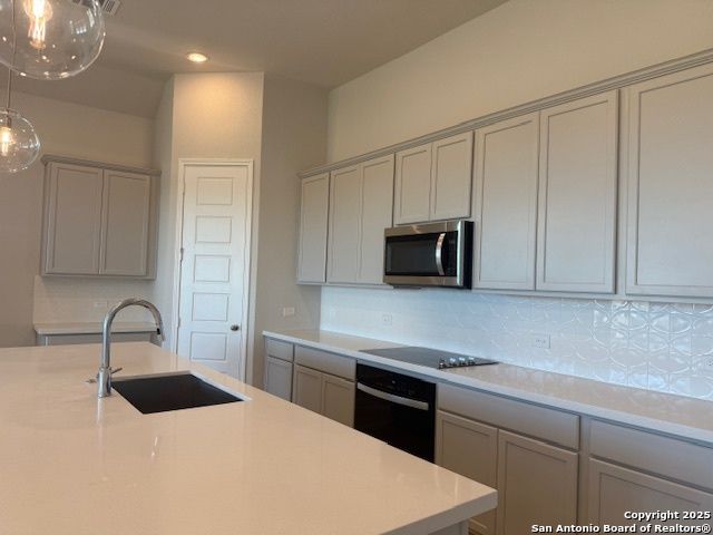 133 Heidi Hill, Castroville, TX 78009