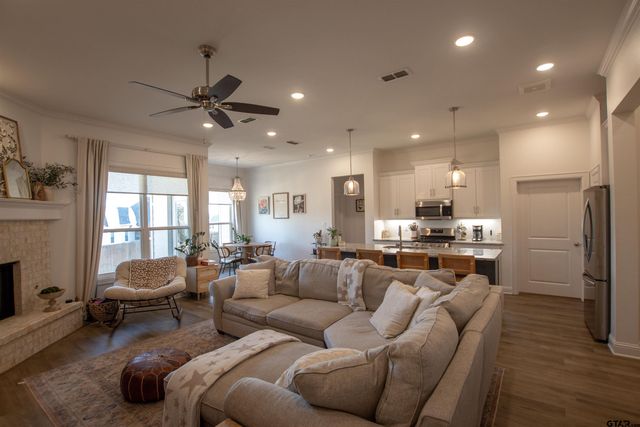 332 Amanda Ave, Bullard, TX 75757