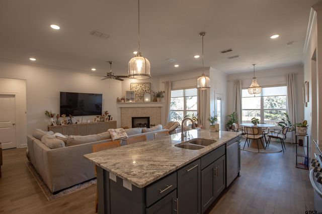 332 Amanda Ave, Bullard, TX 75757