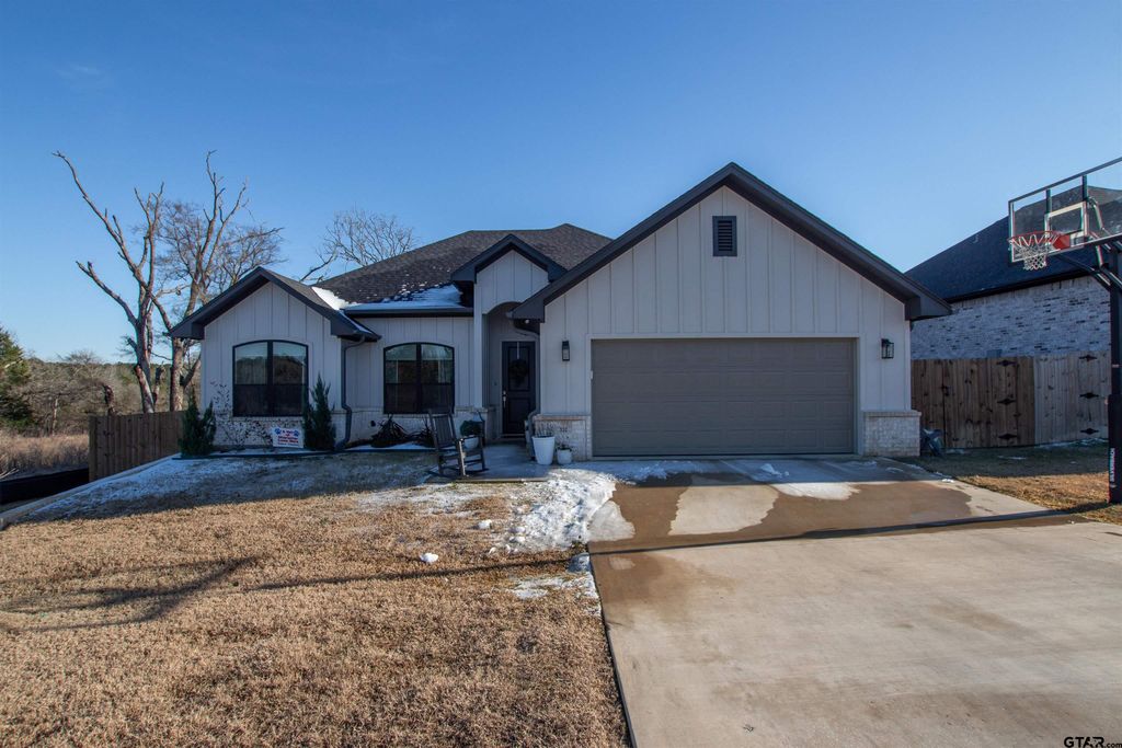 332 Amanda Ave, Bullard, TX 75757
