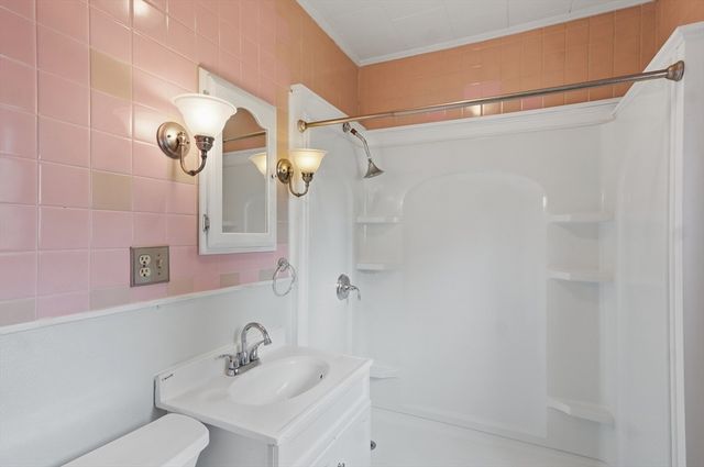 174 Willard Street, Lowell, MA 01850