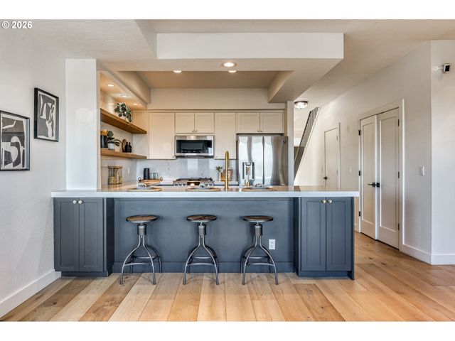 5036 Sw VIEW POINT Ter, Portland, OR 97239