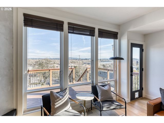 5036 Sw VIEW POINT Ter, Portland, OR 97239