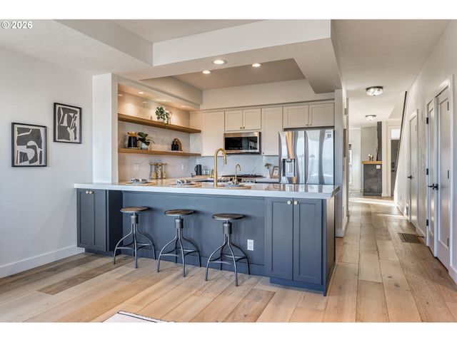 5036 Sw VIEW POINT Ter, Portland, OR 97239