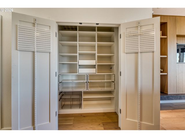 5036 Sw VIEW POINT Ter, Portland, OR 97239