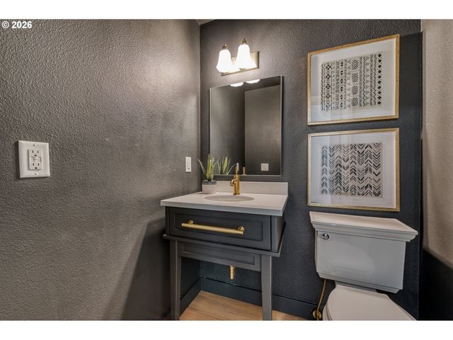 5036 Sw VIEW POINT Ter, Portland, OR 97239