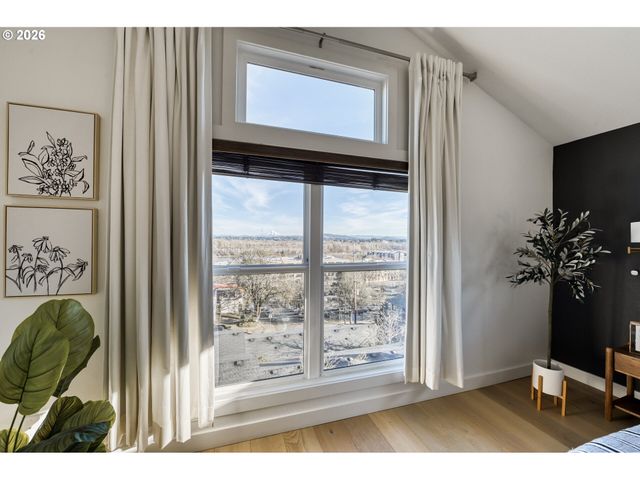 5036 Sw VIEW POINT Ter, Portland, OR 97239