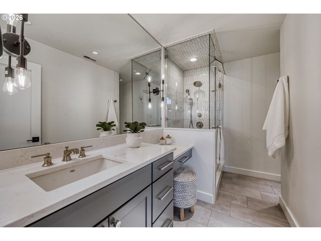 5036 Sw VIEW POINT Ter, Portland, OR 97239