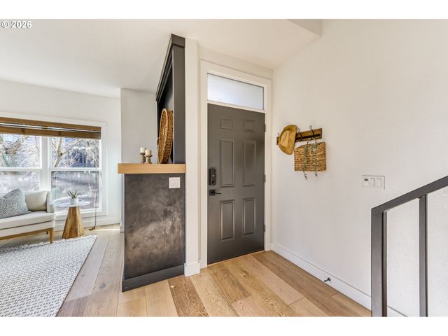 5036 Sw VIEW POINT Ter, Portland, OR 97239