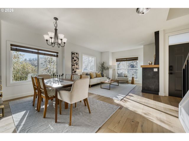 5036 Sw VIEW POINT Ter, Portland, OR 97239