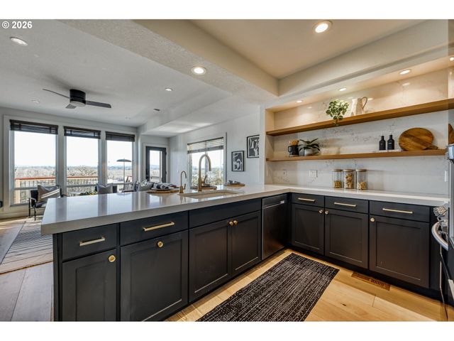 5036 Sw VIEW POINT Ter, Portland, OR 97239