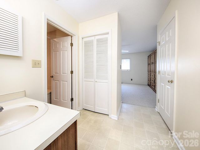 833 Coventry Lane, Statesville, NC 28677