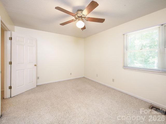 833 Coventry Lane, Statesville, NC 28677
