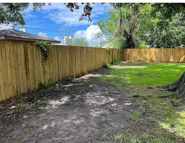 2620 Dietz Street, Lake Charles, LA 70601