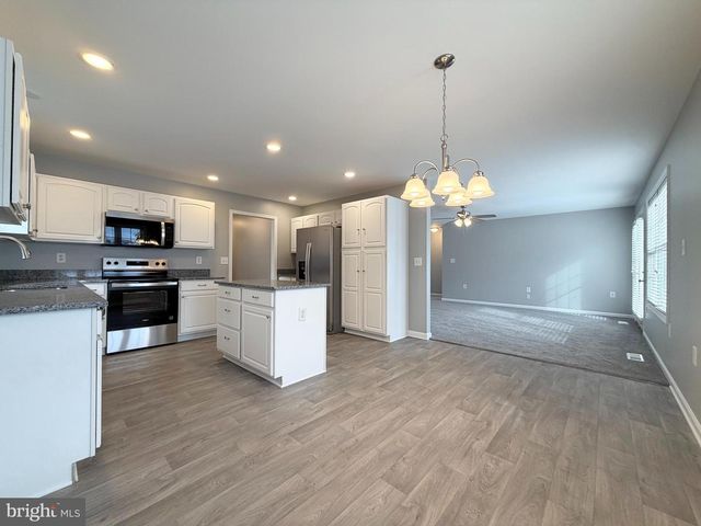 90 PETER RABBIT DR, Ranson, WV 25438