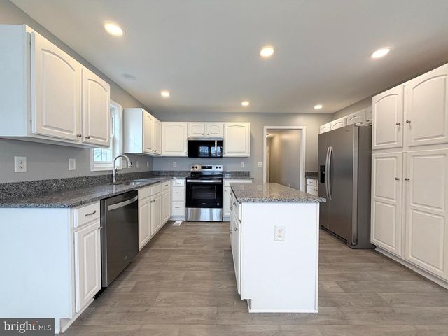 90 PETER RABBIT DR, Ranson, WV 25438