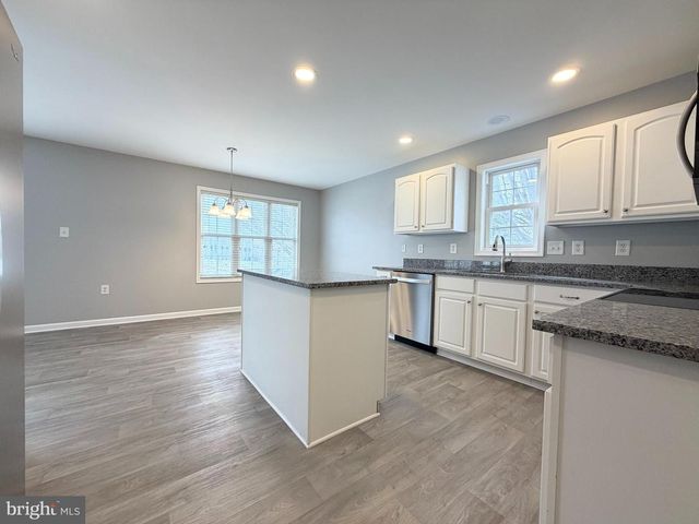 90 PETER RABBIT DR, Ranson, WV 25438