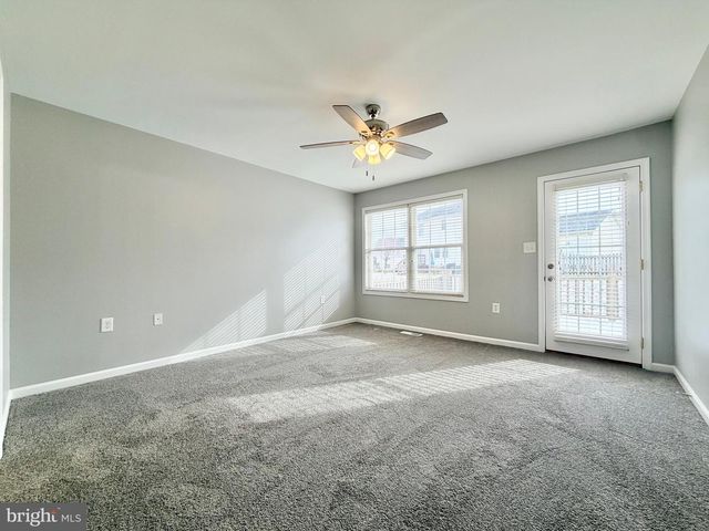 90 PETER RABBIT DR, Ranson, WV 25438