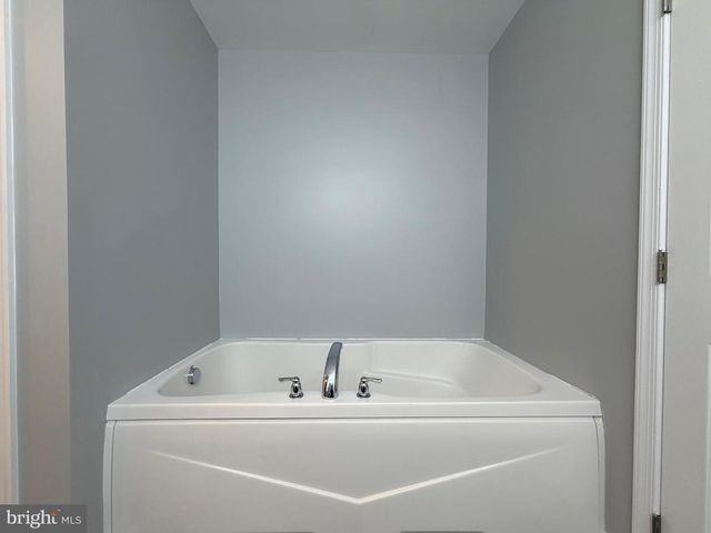 90 PETER RABBIT DR, Ranson, WV 25438