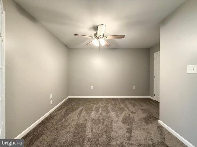 90 PETER RABBIT DR, Ranson, WV 25438