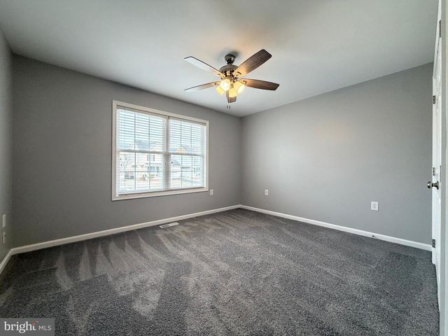 90 PETER RABBIT DR, Ranson, WV 25438