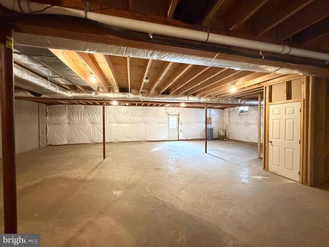 90 PETER RABBIT DR, Ranson, WV 25438