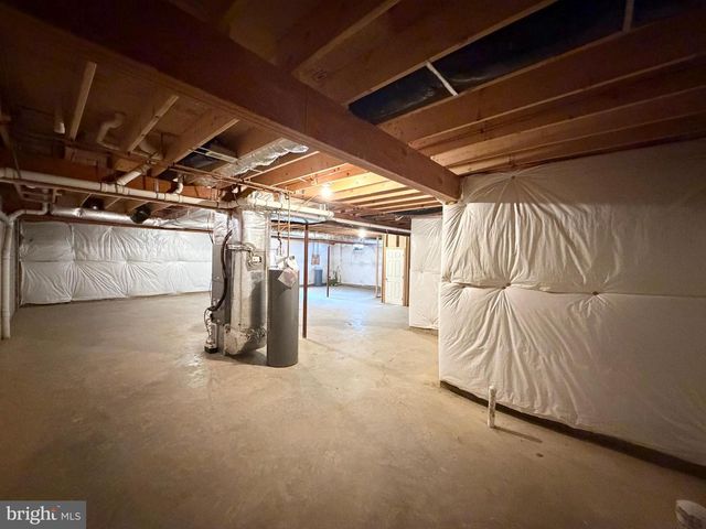 90 PETER RABBIT DR, Ranson, WV 25438