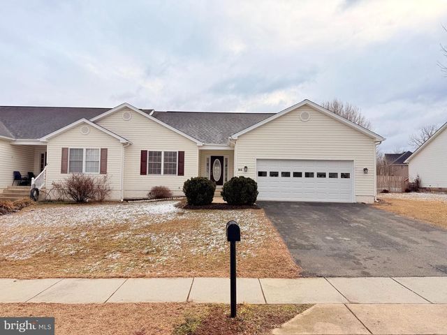 90 PETER RABBIT DR, Ranson, WV 25438