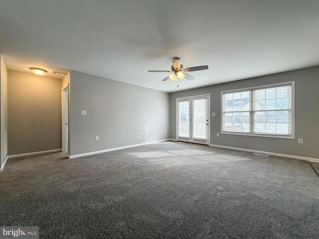 90 PETER RABBIT DR, Ranson, WV 25438