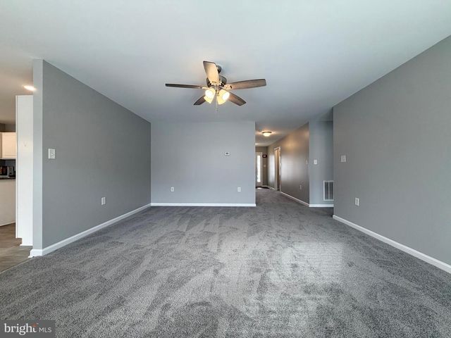 90 PETER RABBIT DR, Ranson, WV 25438