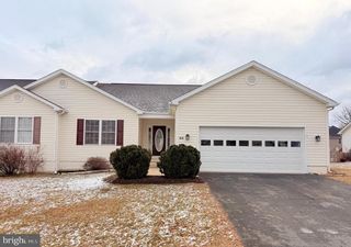90 PETER RABBIT DR, Ranson, WV 25438