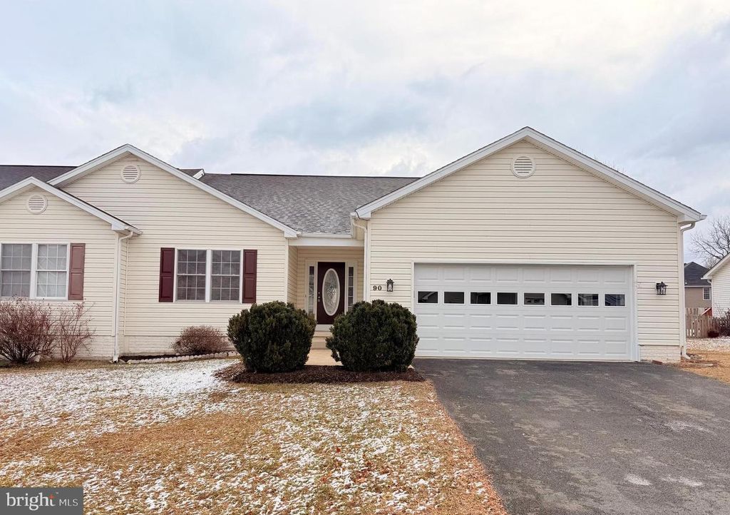 90 PETER RABBIT DR, Ranson, WV 25438
