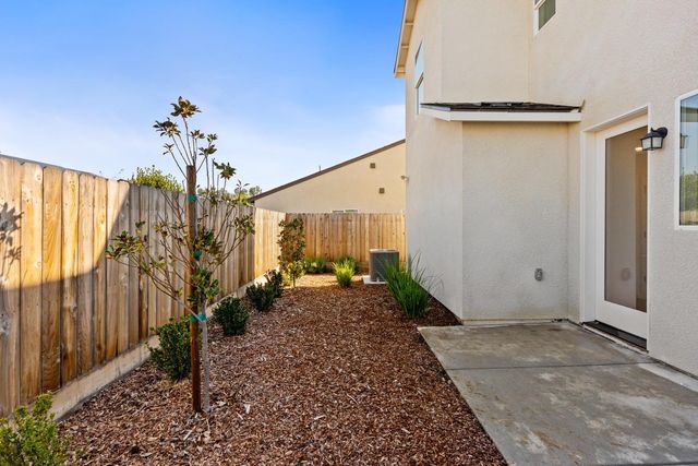 6729 E Crimson Drive, Fresno, CA 93727