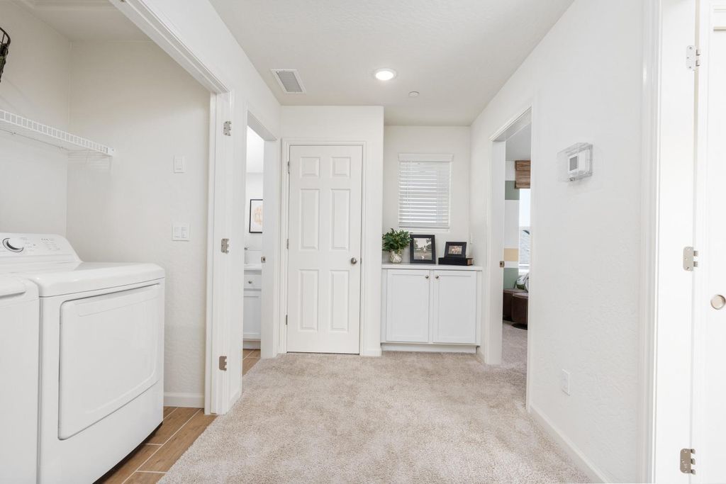 Image 23 of property listing at 6729 E Crimson Drive, Fresno, CA 93727