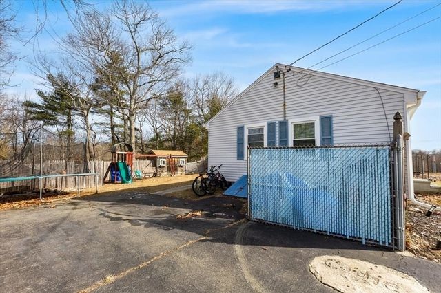 45 Groveland St, Abington, MA 02351
