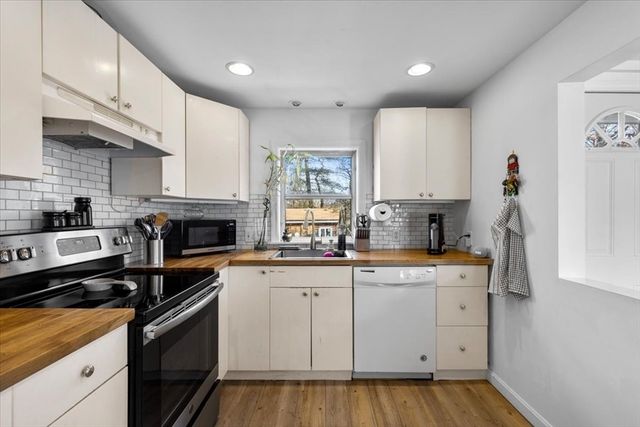 45 Groveland St, Abington, MA 02351