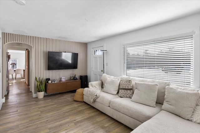 45 Groveland St, Abington, MA 02351