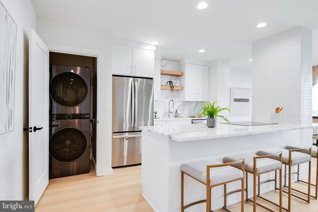 1 CHANNEL DRIVE #1707, Monmouth Beach, NJ 07750