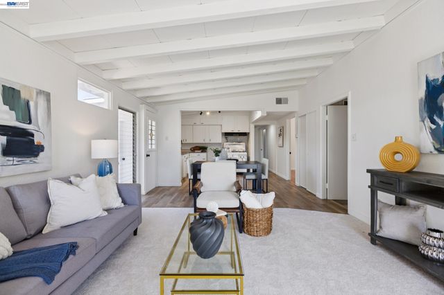 1117 Poinciana Dr, Sunnyvale, CA 94086