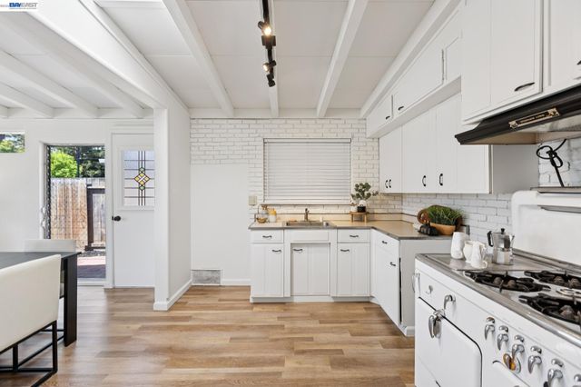 1117 Poinciana Dr, Sunnyvale, CA 94086