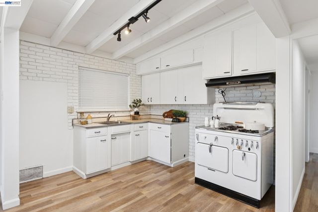 1117 Poinciana Dr, Sunnyvale, CA 94086