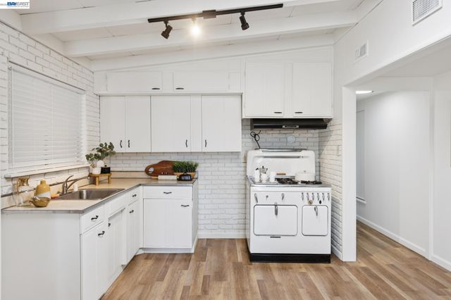 1117 Poinciana Dr, Sunnyvale, CA 94086