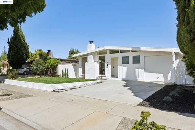 1117 Poinciana Dr, Sunnyvale, CA 94086